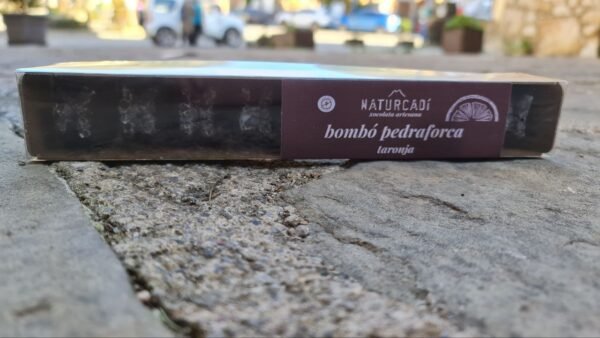 Bombo de Xocolata Artesana Naturcadi 250gr – Farcit de Praliné i Taronja - Imagen 3