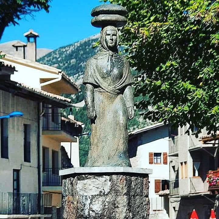 Dona dels pans, silueta extreta te un cuadre de Picasso